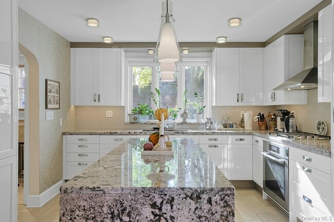 Building Photo - 9 Prall Pl