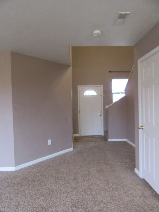 Building Photo - Available July 1st