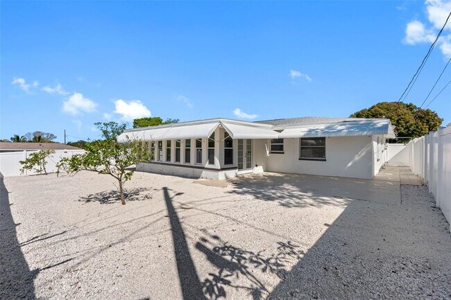 Building Photo - 11572 63rd Ave N