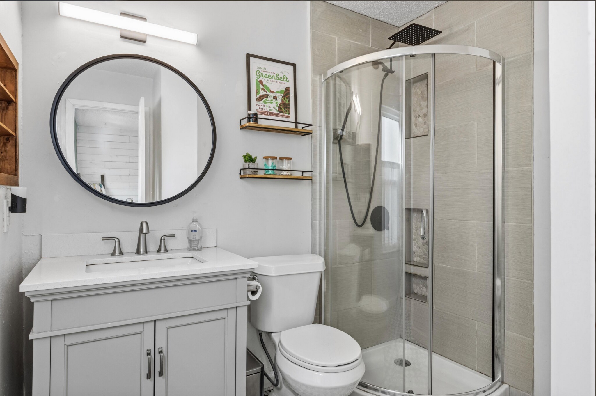 Building Photo - 1015 E Yager Ln