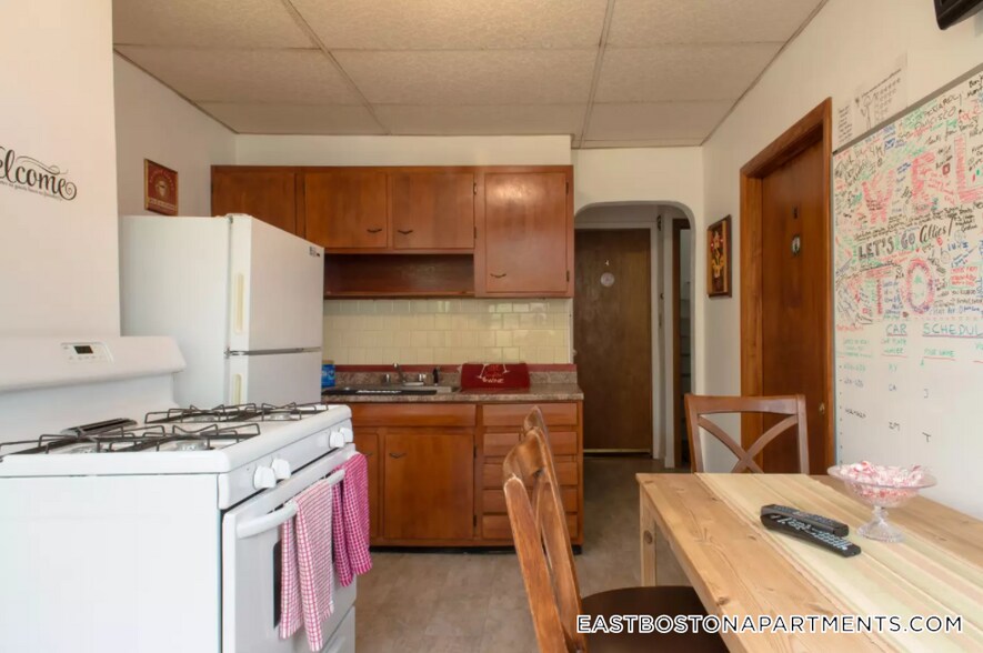 Building Photo - 28 Orleans St