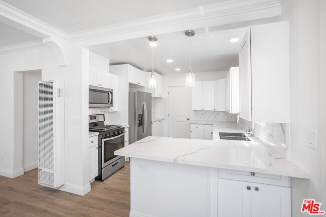 Building Photo - 5402 Monroe St