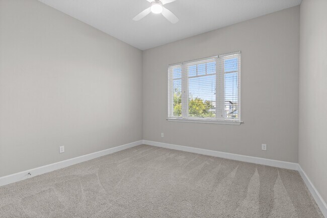 Building Photo - Move In Ready End Unit Townhome in Laureate Park | 3 Bed | Tesla Charger