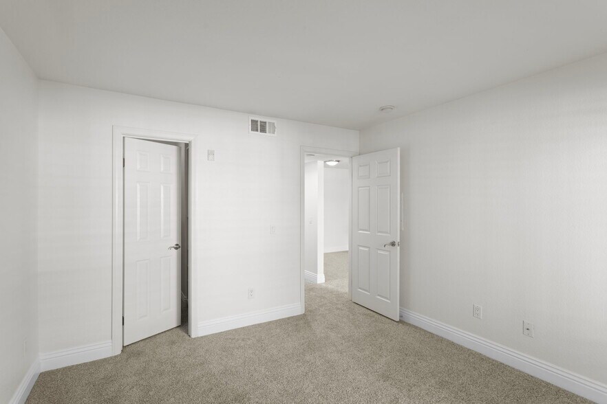 Building Photo - 2320 Del Mar Way
