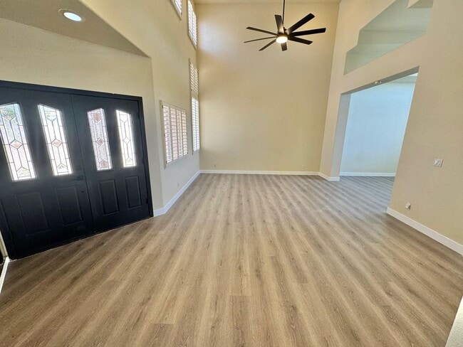 Building Photo - GORGEOUS 2 STORY SPACIOUS 4 BEDROOM HOUSE ...