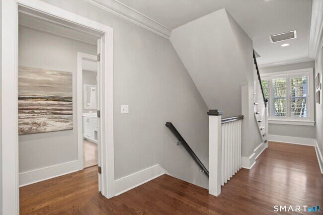 Building Photo - 26 Long Lots Ln