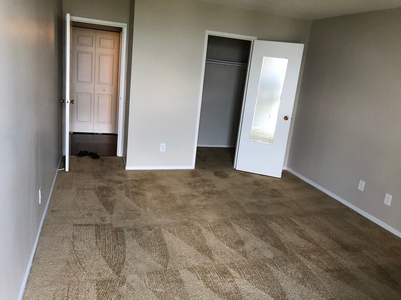 Bedroom - 2300 Pimmit Dr