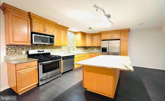 Building Photo - 13675 Philmont Ave