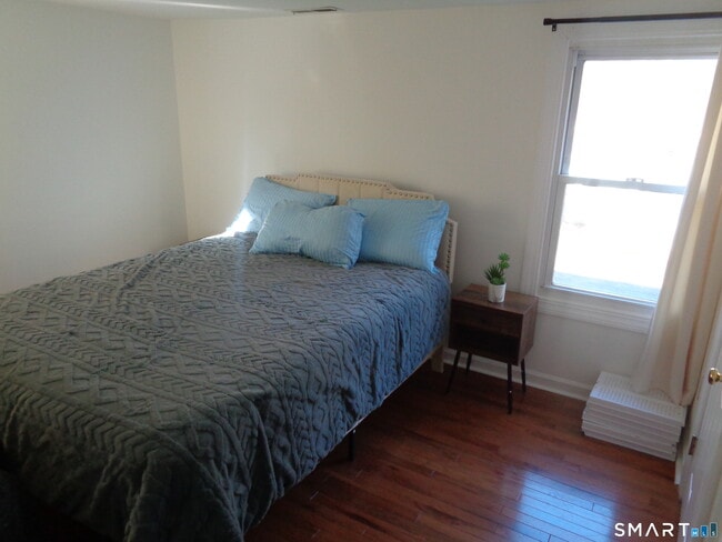 Building Photo - 77 Linden Ave