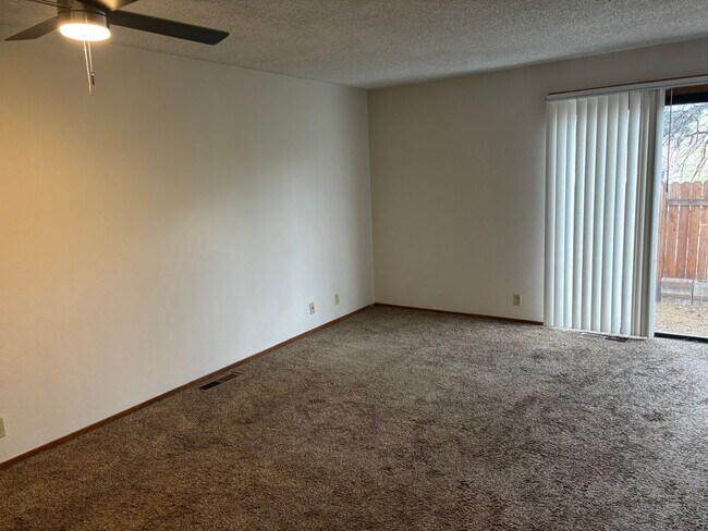 Building Photo - Townhouse in NW Reno