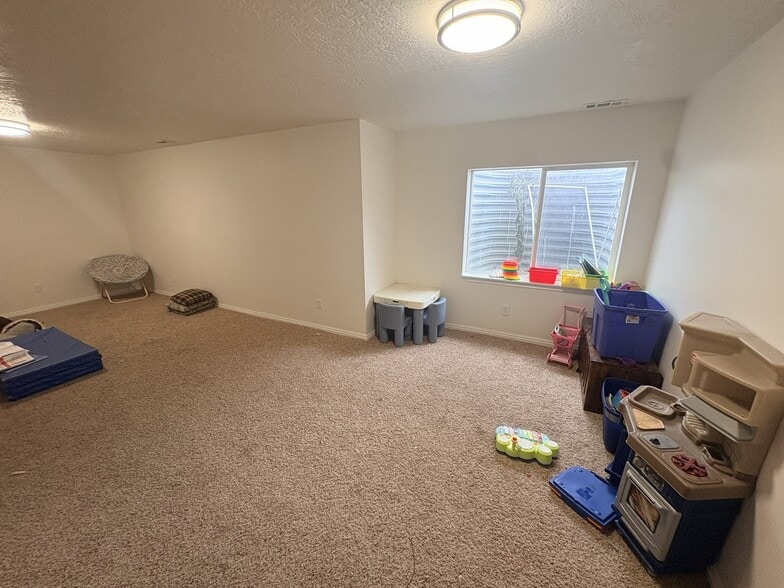 Building Photo - 4955 Thrush Hill Dr