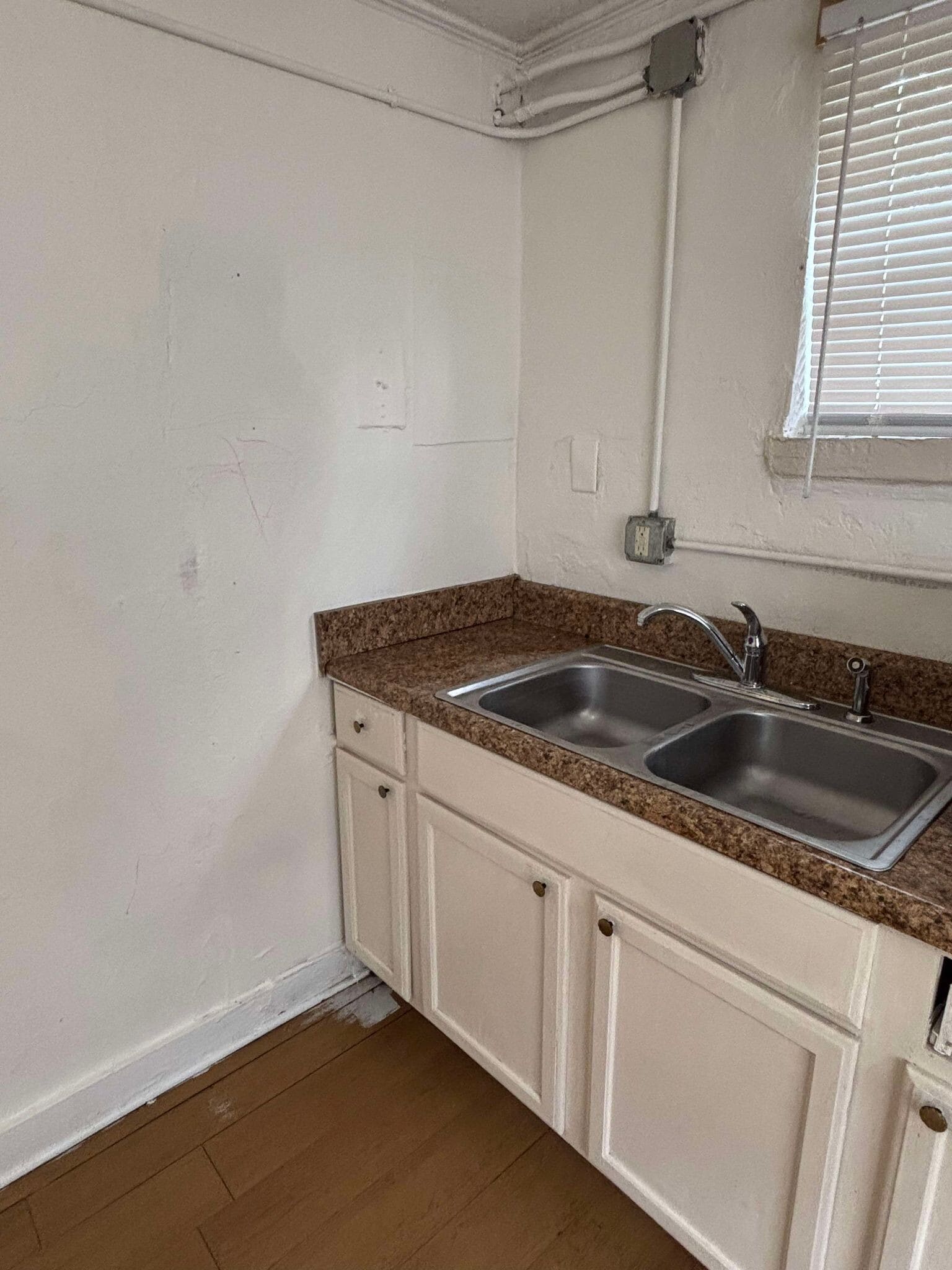 Kitchen Sink - 1728 Telfair St