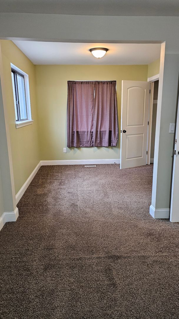 Building Photo - UPDATED BEAUTIFUL 3 BEDROOM/2 BATH