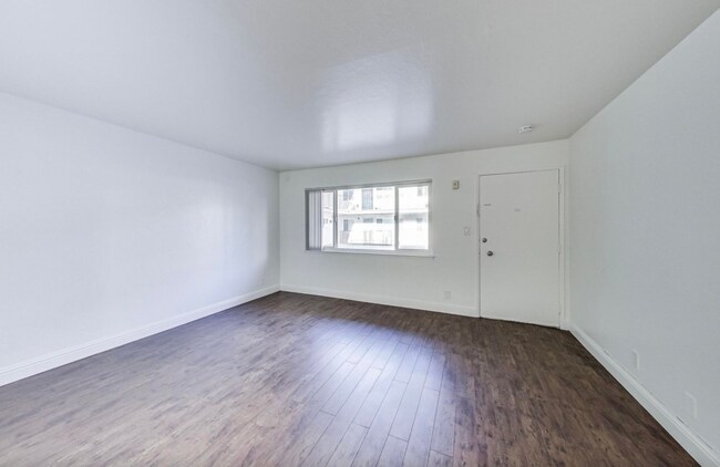Building Photo - 1002 E 23rd St