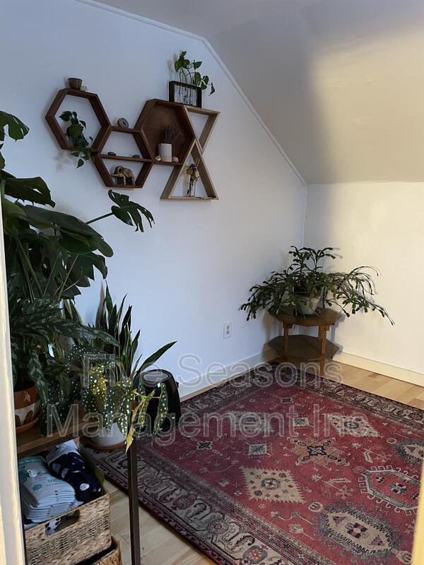 Building Photo - 392 St Paul St