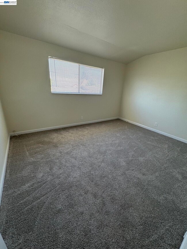 Building Photo - 416 Grove Way