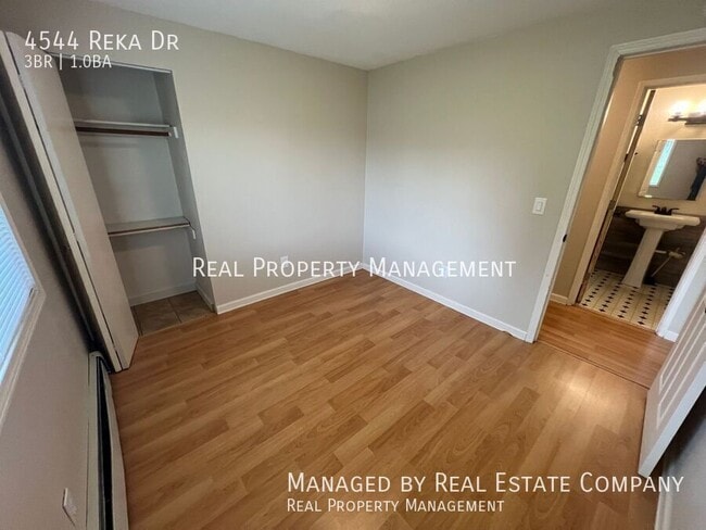 Building Photo - 4544 Reka Dr