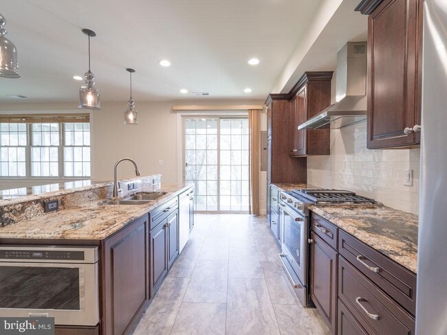 Building Photo - 22595 Windsor Locks Square