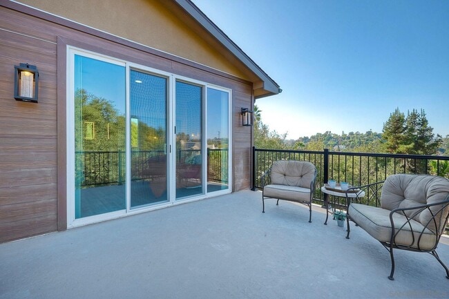 Building Photo - 642 Ranchito Dr