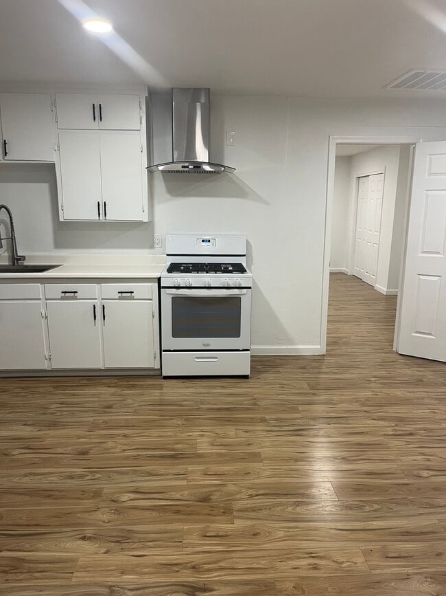 Building Photo - 5120 W Lamona Ave