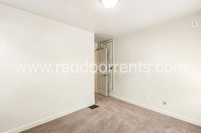Building Photo - 1742 N Whittier Pl