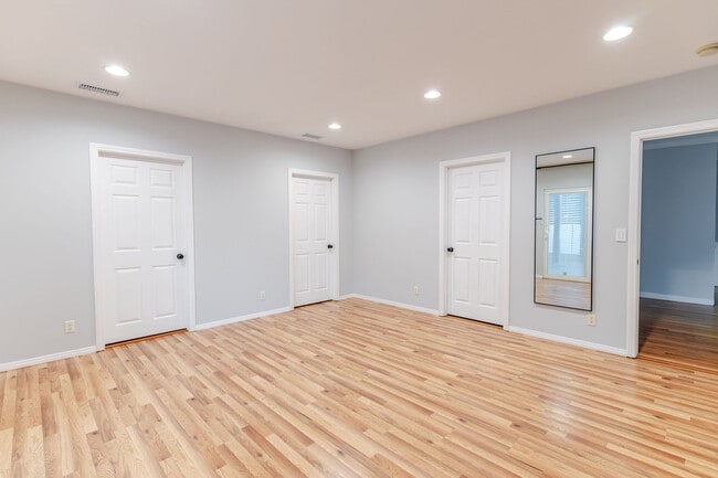 Building Photo - 640 E Valencia Ave