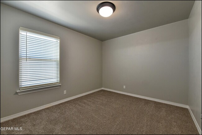 Building Photo - 600 Logwood Ave