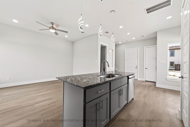 Building Photo - 10719 Mason Rd