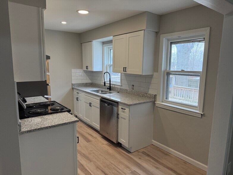 Building Photo - 1401 NE 57th Terrace