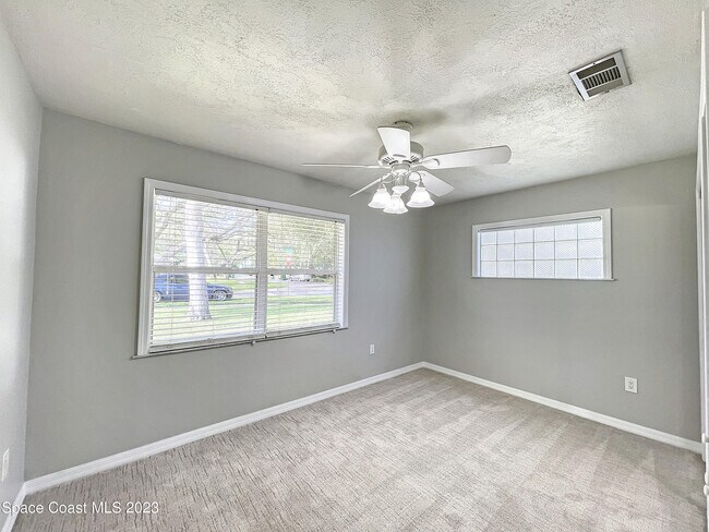Building Photo - 305 Belmont Dr