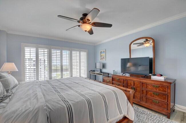 Building Photo - 2066 N Ocean Blvd