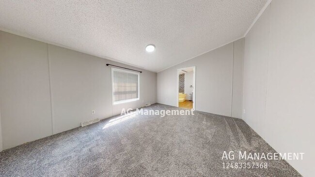 Building Photo - 45961 Jefferson Ave - Spacious & Stylish C...
