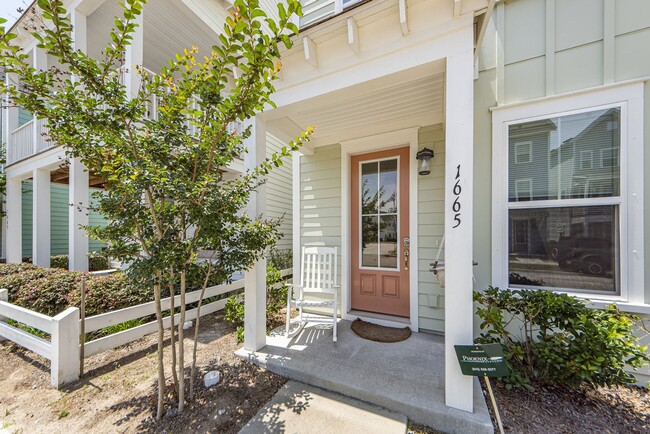 Building Photo - 3 Bedroom 2.5 Bath Single Family Home in Mixson