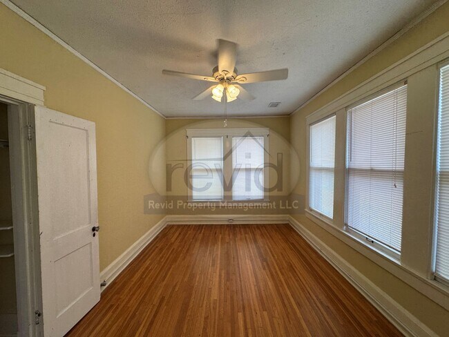 Building Photo - MALLORY 255