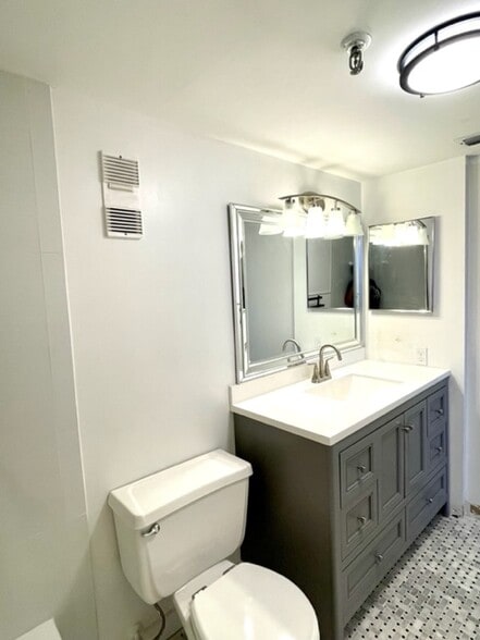 Bathroom 2 - 400 E Colonial Dr