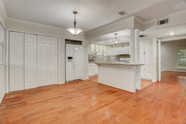 Building Photo - 2253 Triway Ln