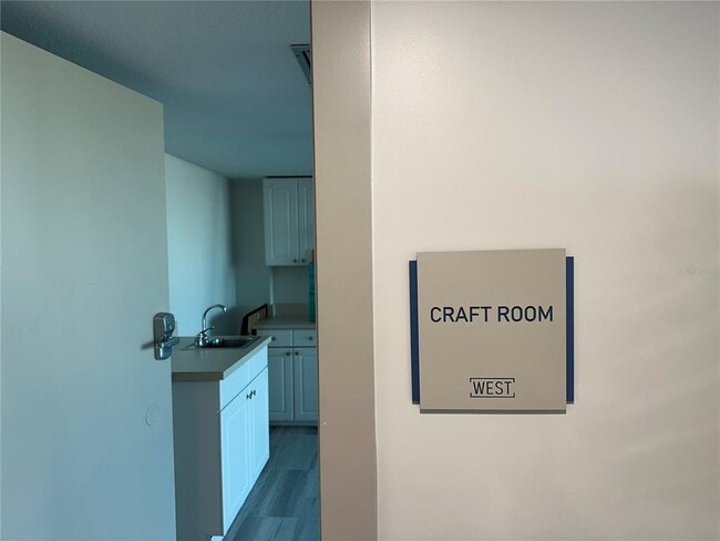 Building Photo - 1 Key Capri