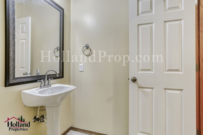 Building Photo - Serene 4-Bed Home with Huge Common Room & Deck!