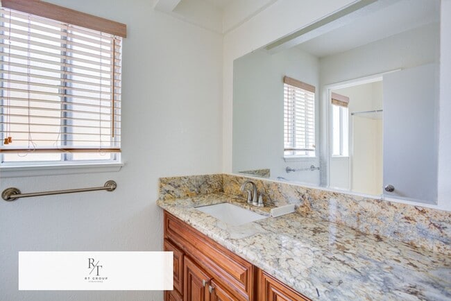 Building Photo - Freshly painted and featuring brand new 2nd-floor flooring 3 Bedrooms, 2.5 Bathroom in Baldwin Park