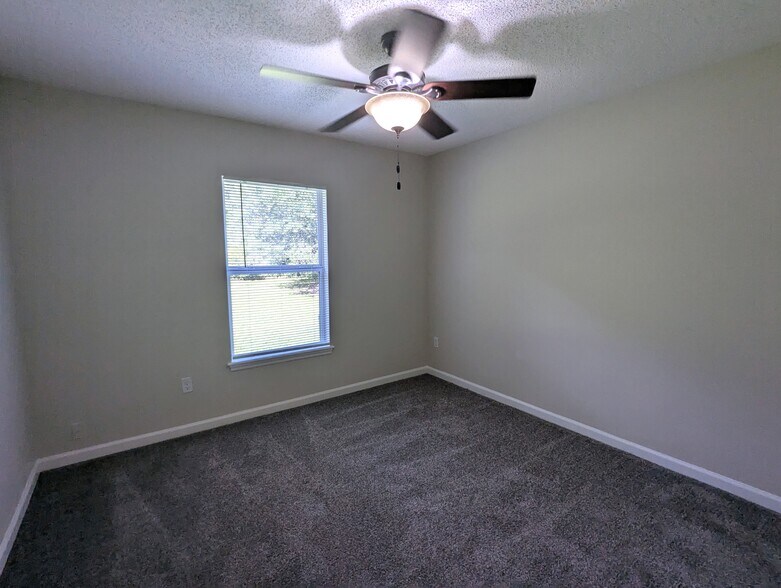Building Photo - 127 Plantation Point Dr