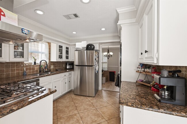 Building Photo - 15843 Foxgate Rd