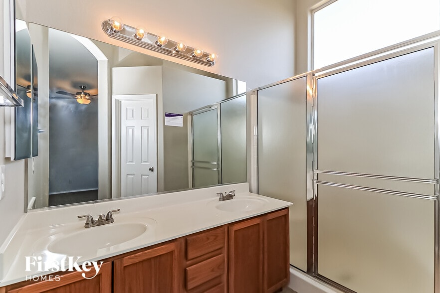 Building Photo - 8543 W Cherry Hills Dr