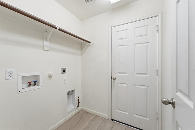 Building Photo - 11422 English Rose Trail