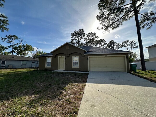 Building Photo - Move in condition 3 Bedroom 2 Bath 2 Car Garage Call Carole Arcaro 386-216-4900 Deltona Lakes Realty