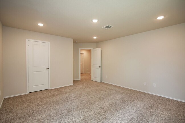 Building Photo - 109 Seminole Dr