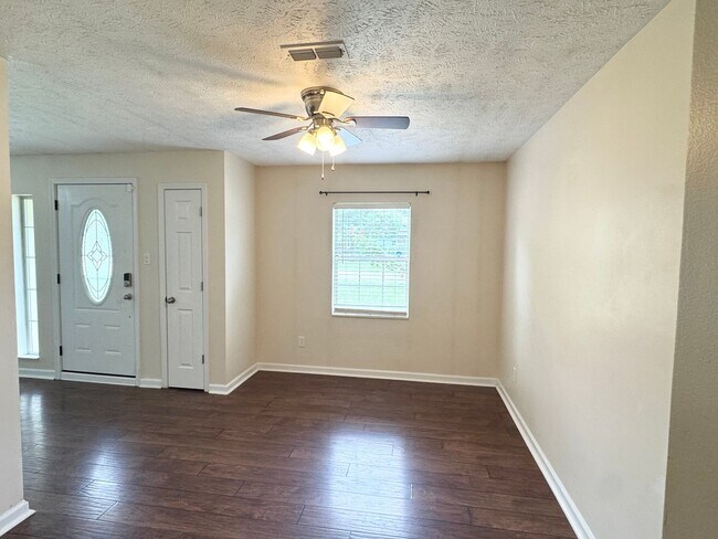 Building Photo - Beautiful Home