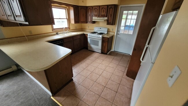Kitchen - 624 Deacon St