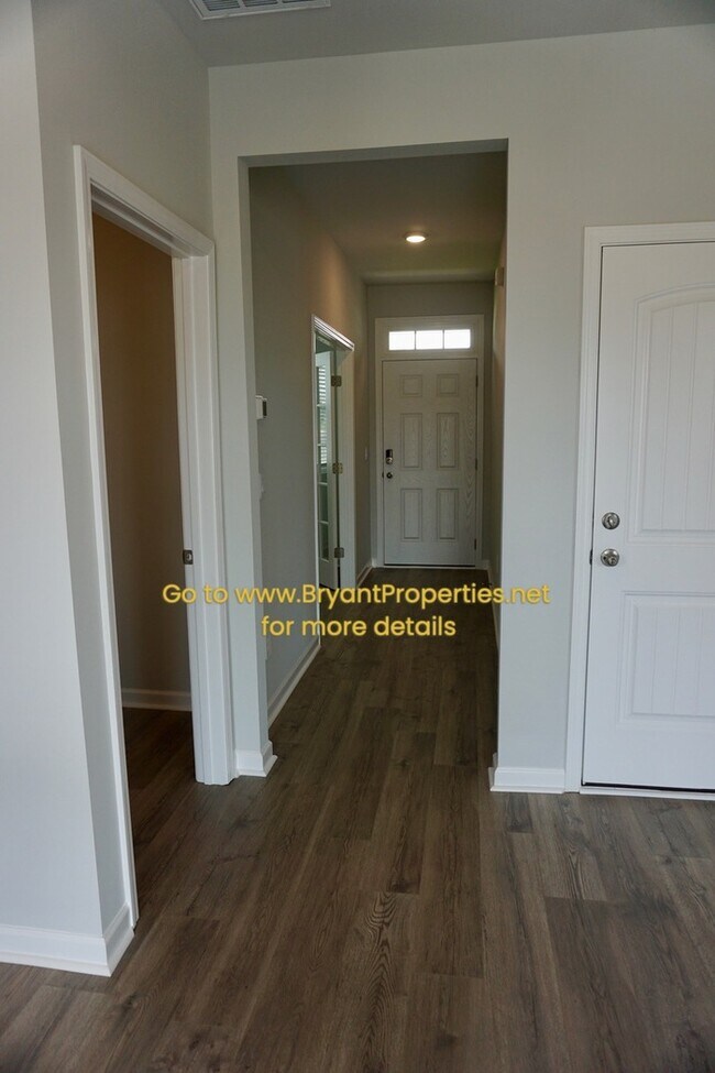 Building Photo - 1531 Rosewood Dr