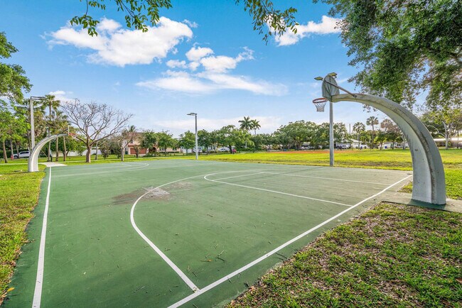 Building Photo - 1526 SW 20th Ave