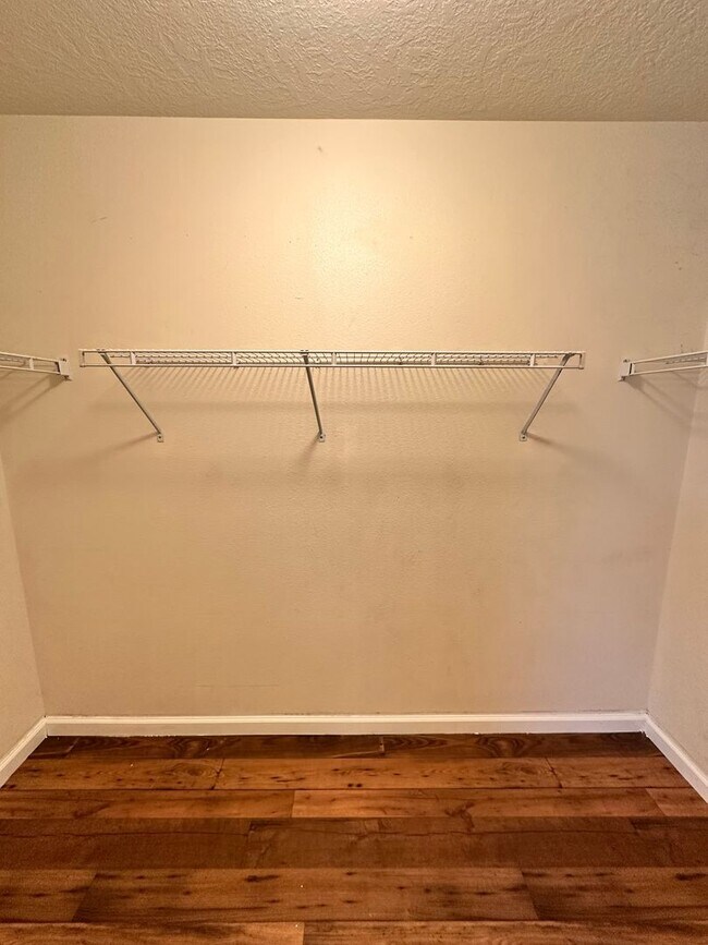 Building Photo - *"PRICE  REDUCED + MOVE-IN SPECIAL" 3 Bedroom 2 Bathroom with 2 Car Garage